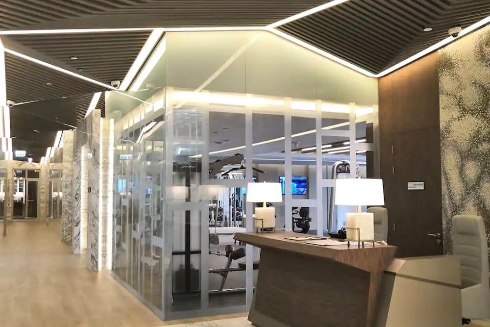 Royal M Hotel Abu Dhabi By Gewan Zewnętrze zdjęcie The control room at the airport