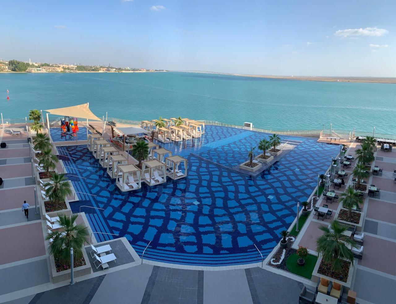 Royal M Hotel Abu Dhabi By Gewan Zewnętrze zdjęcie The pool at the Kempinski Hotel, Muscat