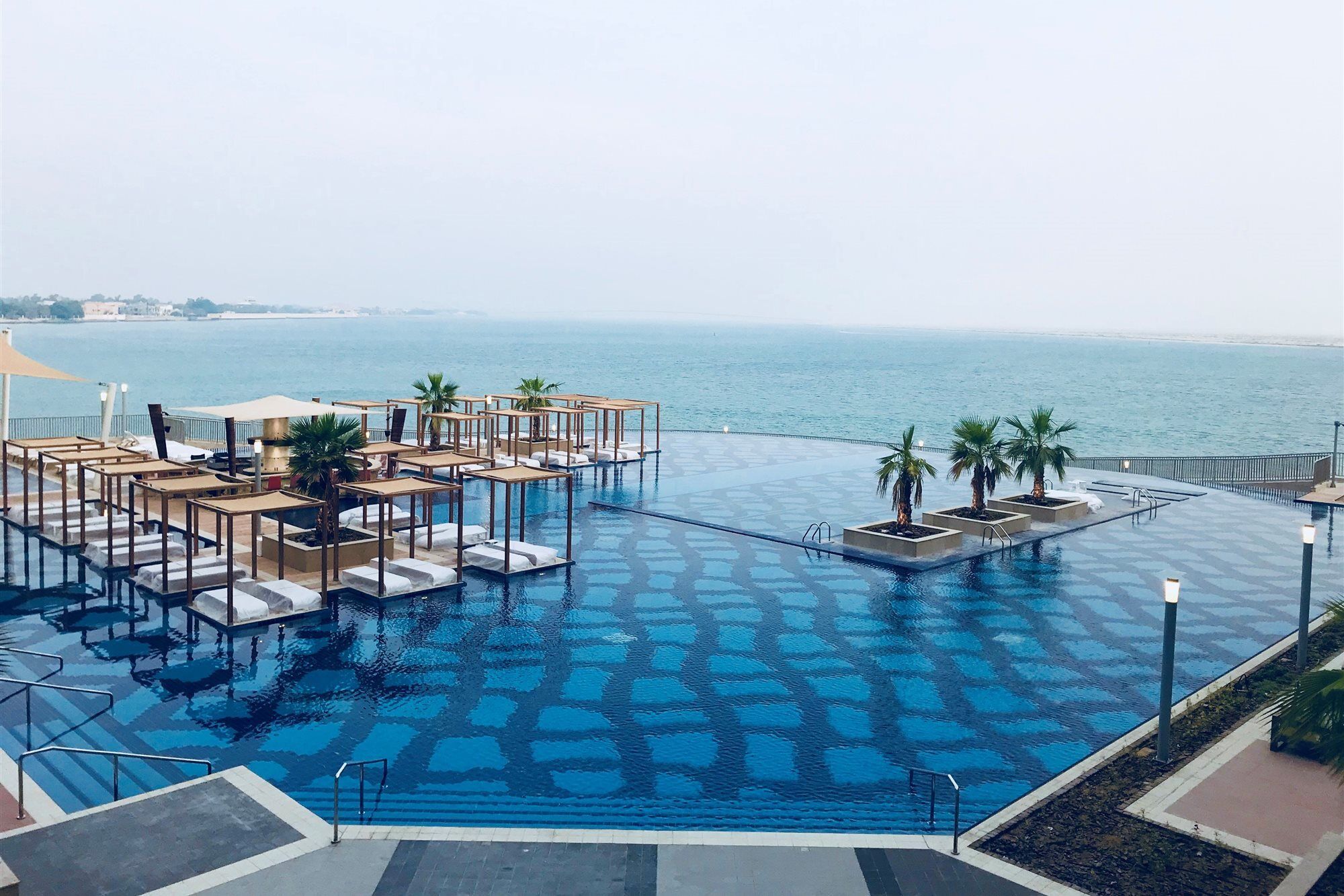 Royal M Hotel Abu Dhabi By Gewan Zewnętrze zdjęcie The pool at the hotel
